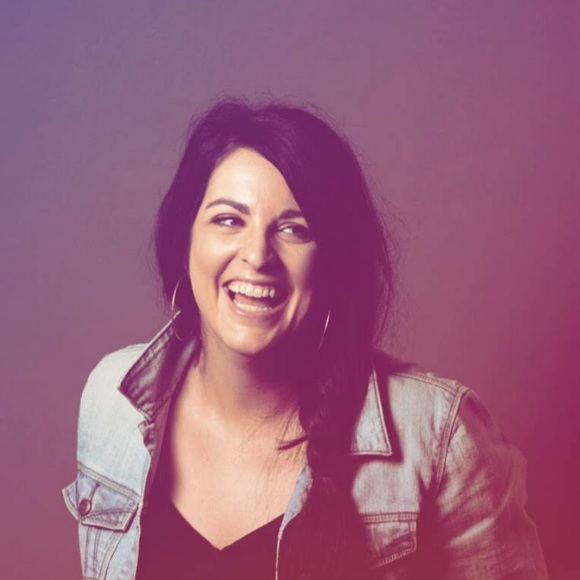 Meet your Posher, Katie - Picture 1 of 2